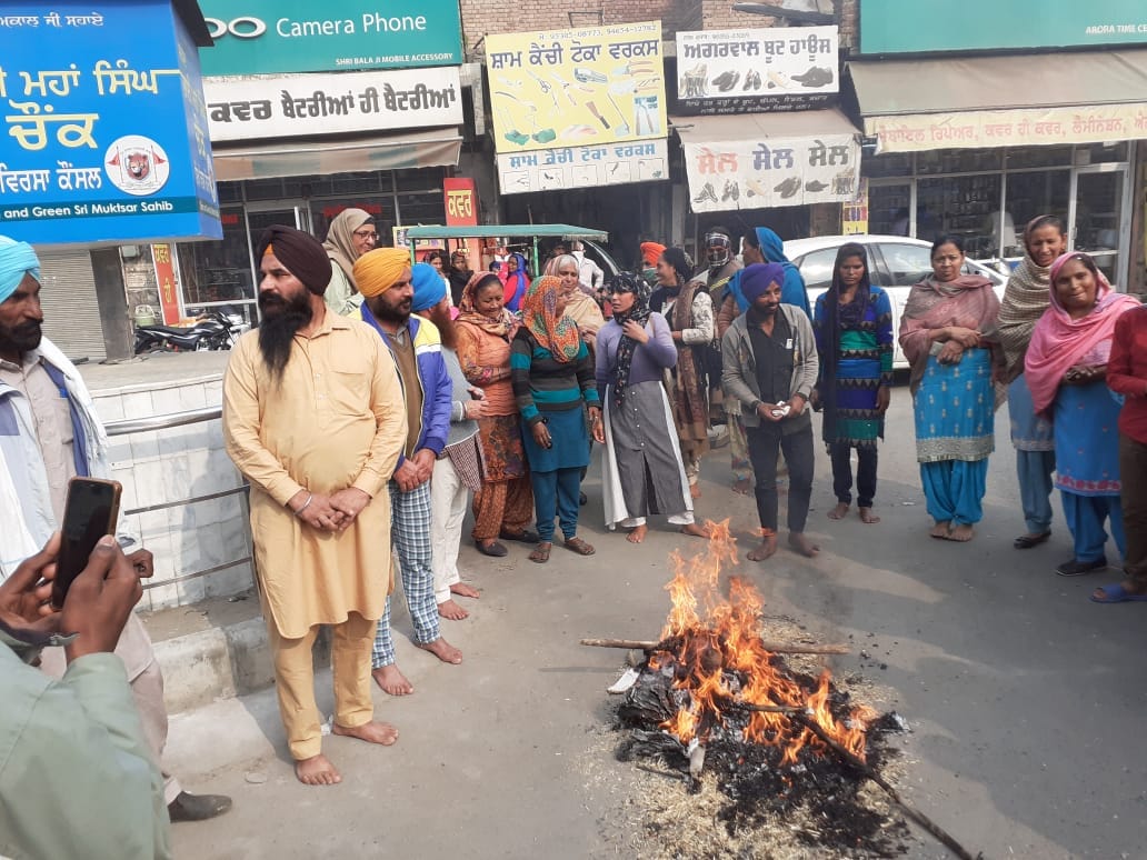 Women blew Kangana Ranaut's effigy in Muktsar