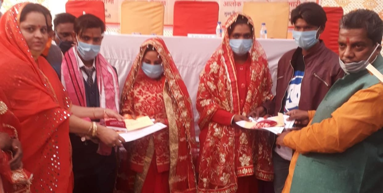 11 couples took seven rounds in mass wedding program