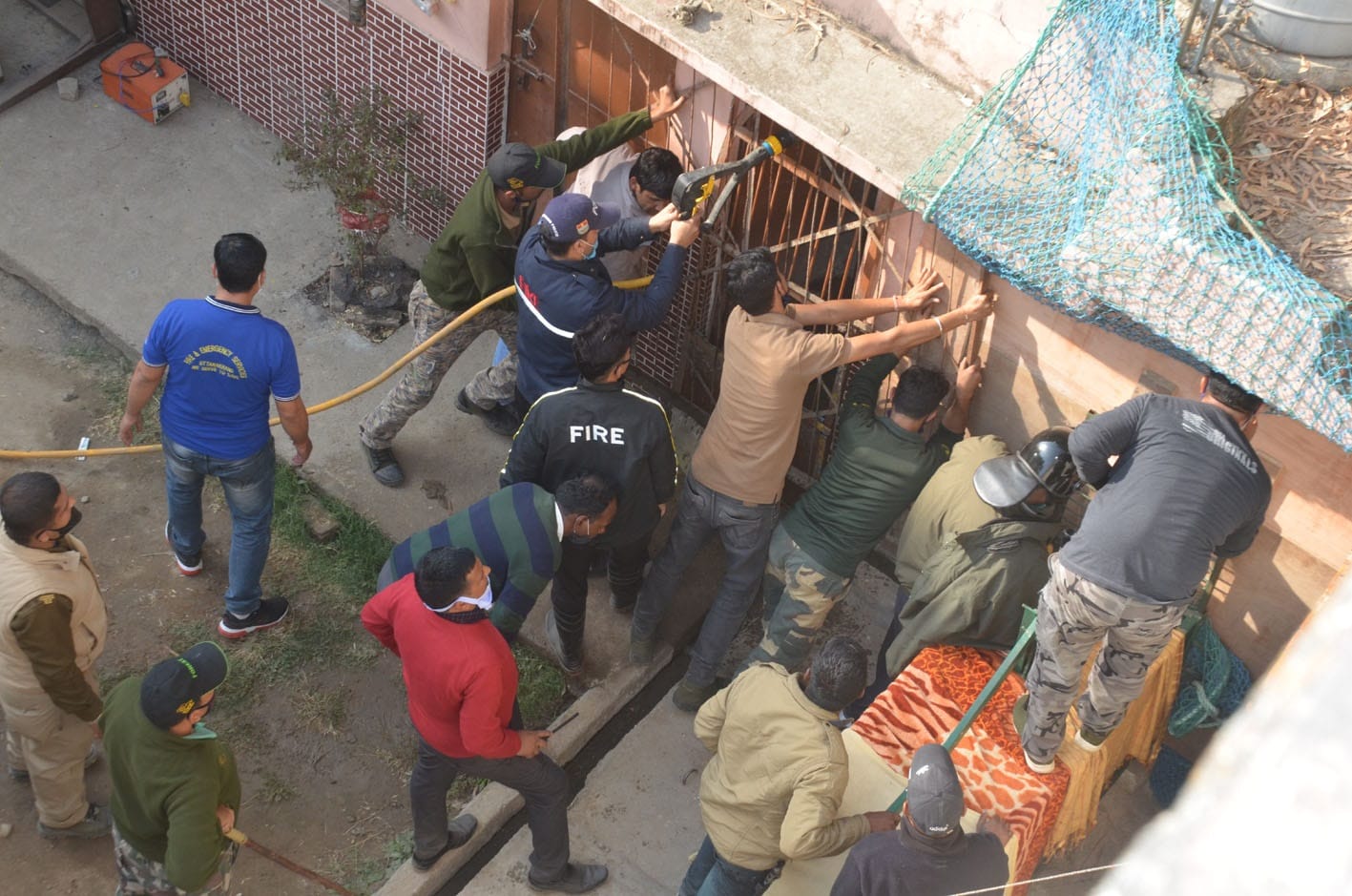 Haridwar News: Public Crowd To See Leopard Hide in Ashram Store Room Photos