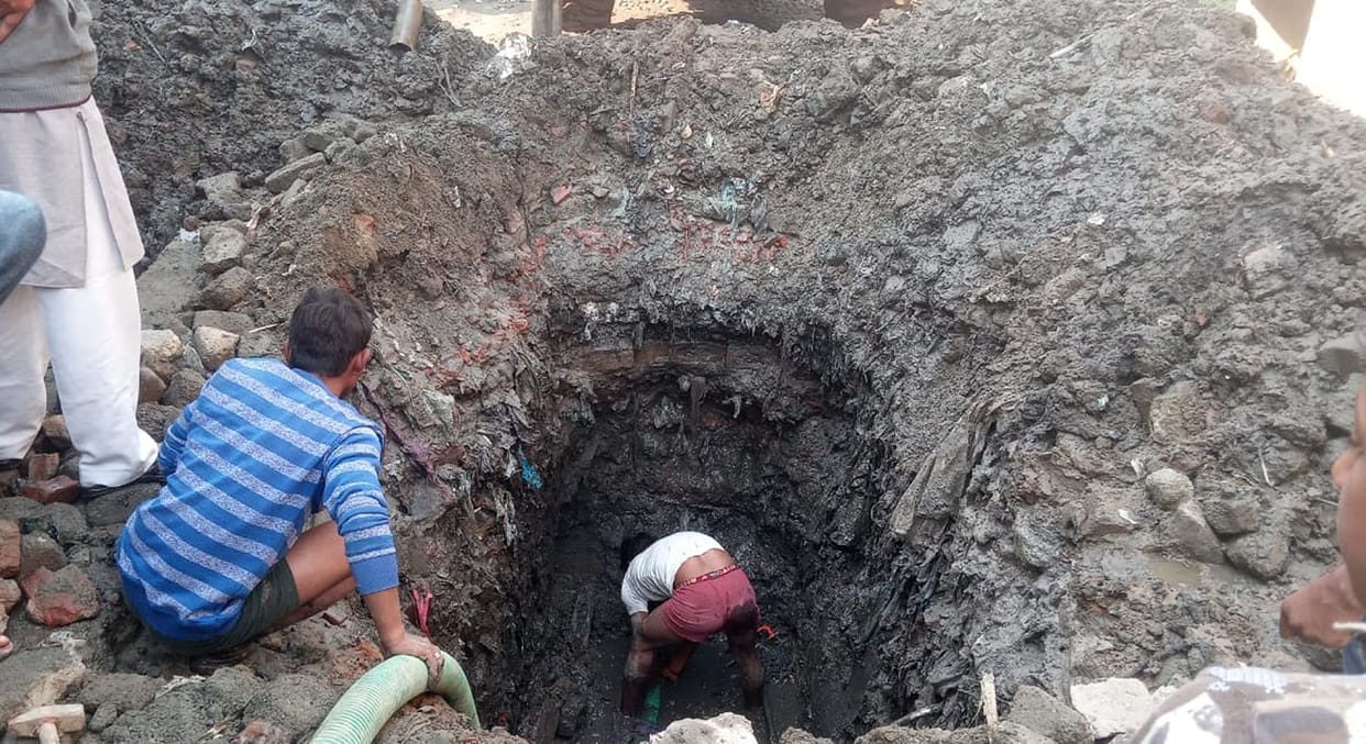 Leakage of pipe lines hinders construction of roads