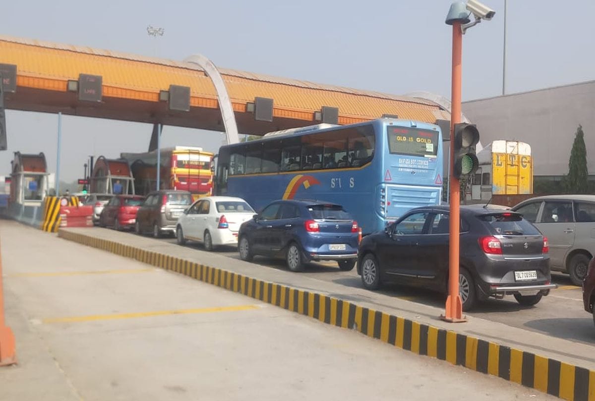 Farmer Protets At Yamuna Express Way Mant Toll Plaza