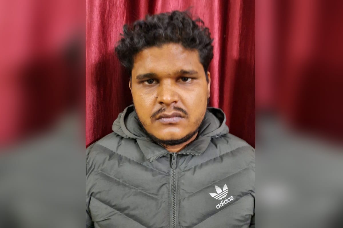 Muzaffarnagar police has arrested to accused Hitler of 75 thousand in an encounter