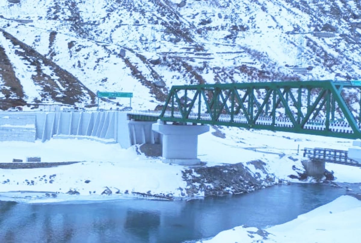 fresh snowfall in rohtang pass and  River Chandra in Lahaul Spiti freezes