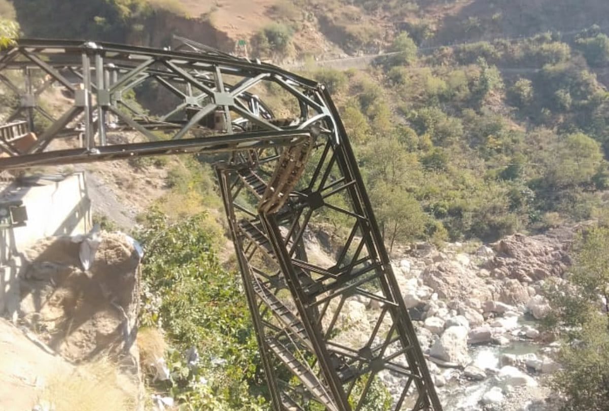 Himachal News: bridge collapses built on the Shalvi River