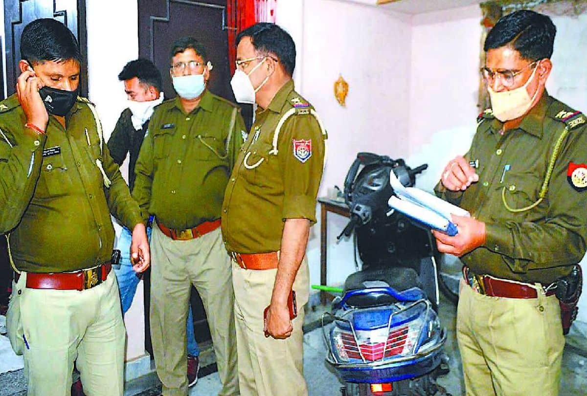 Bank Employee Girl Commits Suiciede Case Agra Police Search Anshul