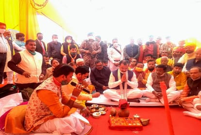 Deputy Chief Minister gives ROB gift to the people of Bara and Koraon