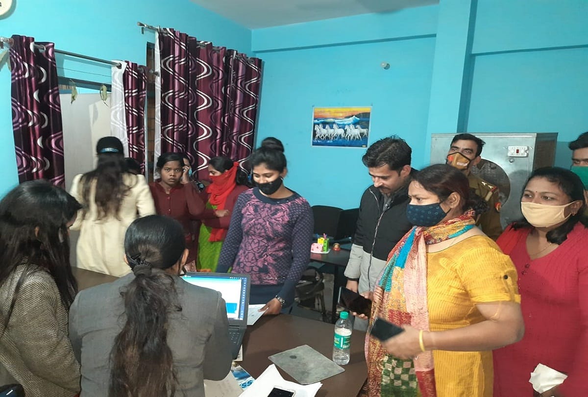 Fake gangs busted through fake metromonial site