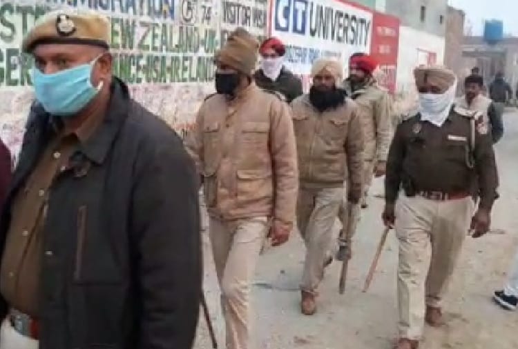 AK-47 Snatched after beating home Guard and ASI in Moga of Punjab