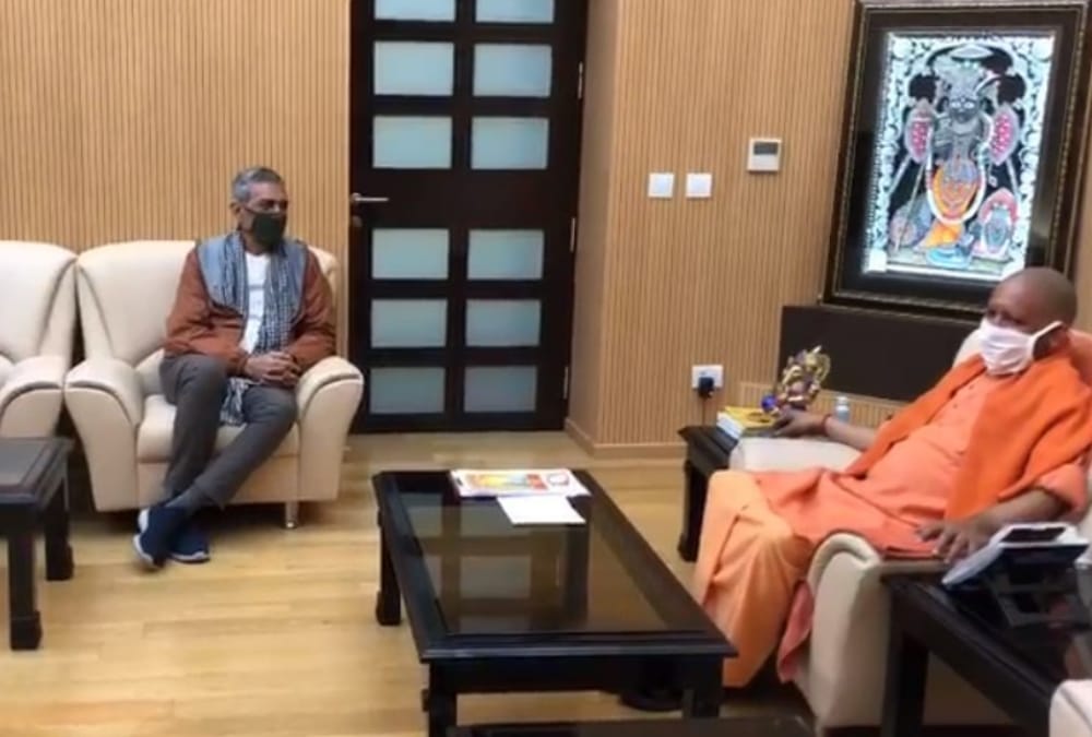 Praksh Jha meets to Chief Minister Yogi Aditynatah.