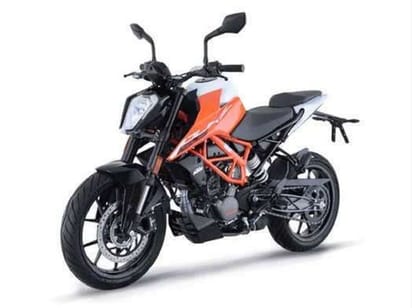 2021 KTM 125 Duke Vs Bajaj Pulsar 125 Split Seat: From price to specifications read full comparison