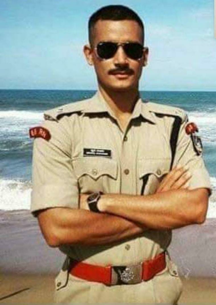 Varanasi police arrested fake IPS officer grabbing money from woman 