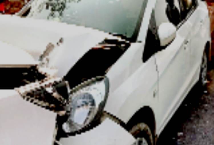 three injured including IPS and his son in a road accident
