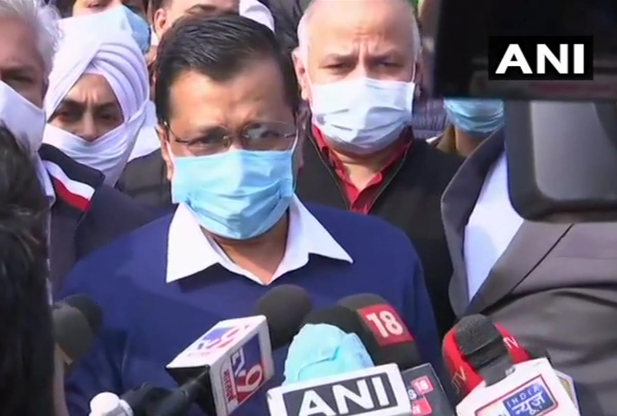 Delhi cm arvind kejriwal reach singhu border to inspect facilities for farmers, says we