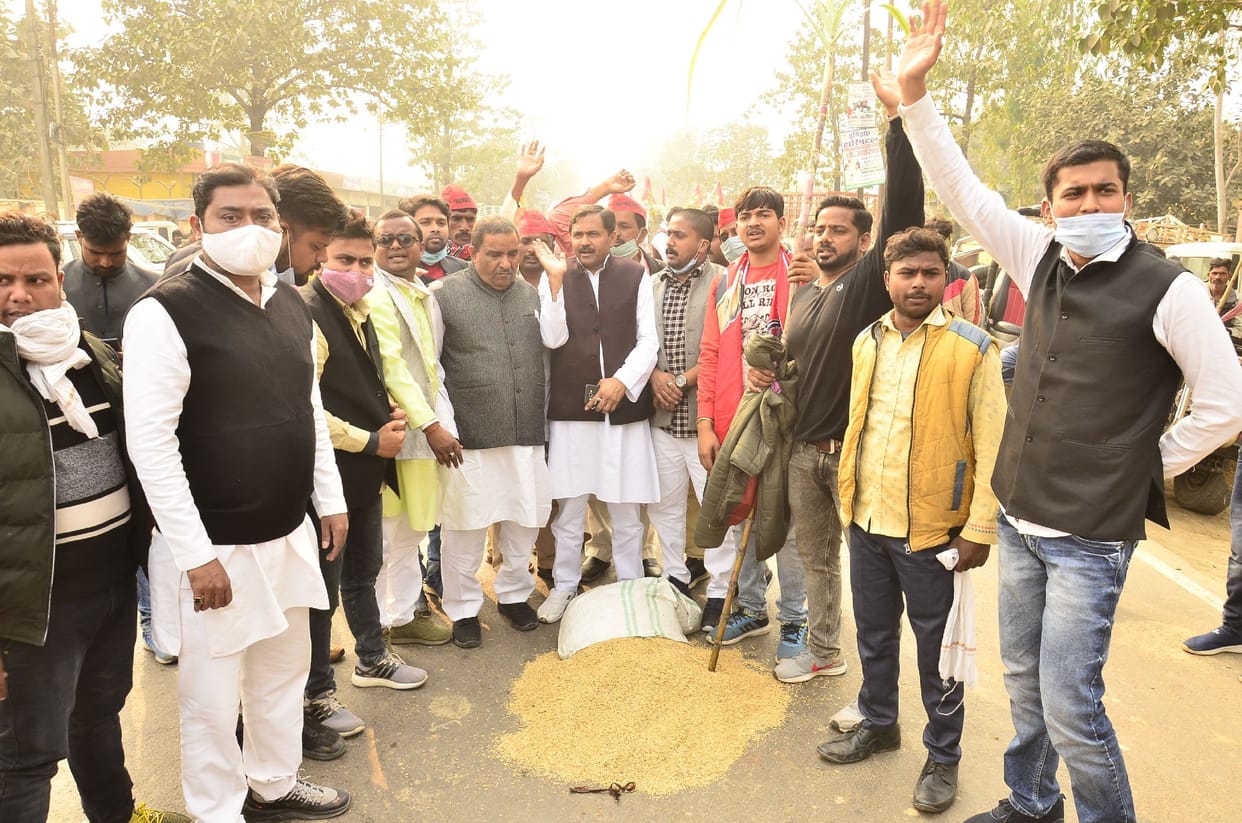 SP activists protest against agricultural law, 14 arrested