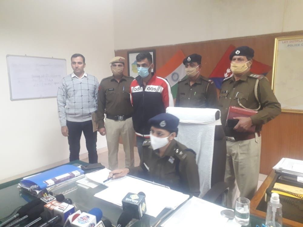 A prize of one lakh crooks caught in Jind