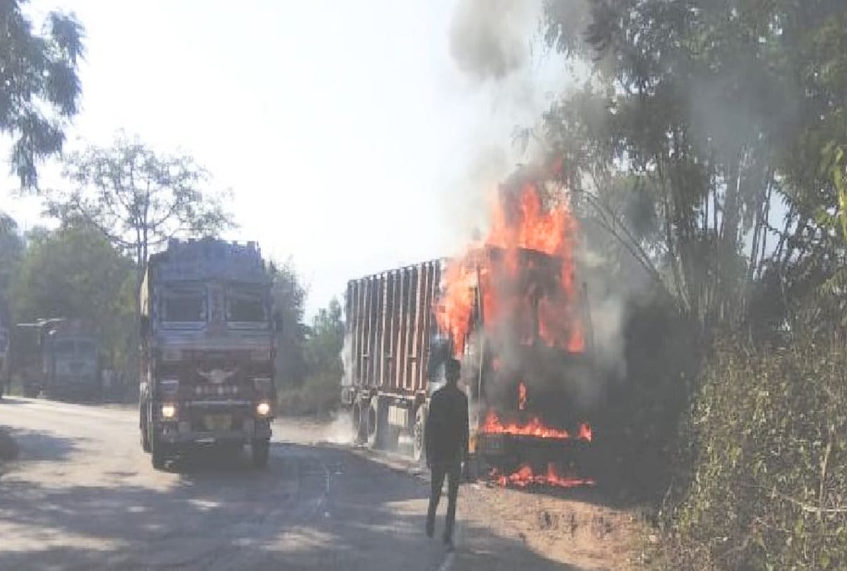 fire broke out in truck near Jamali on Chandigarh-Manali highway, driver is safe