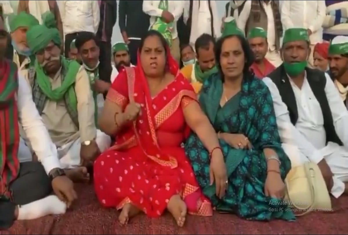 in farmer protests geeta bhati's sandal stolen. trend on social media sandal vaps kro people demand a CBI inquiry