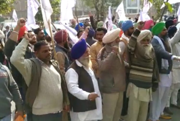 Farmers Protest in Amritsar during foundation stone of the BJP office