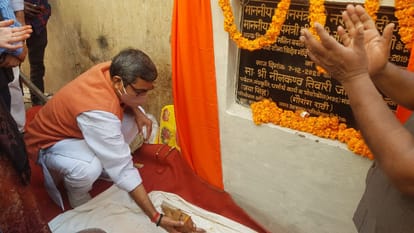UP Minister Dr Neelkanth Tiwari arrived in Varanasi without helmet on scooty to lay the foundation for interlocking