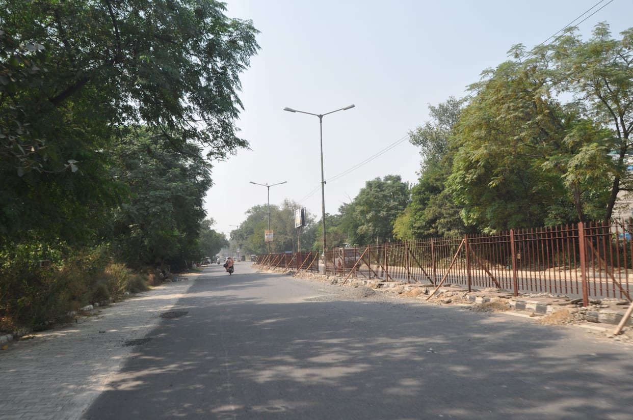 Despite the budget, neither the speed breaker nor the white stripe on the roads