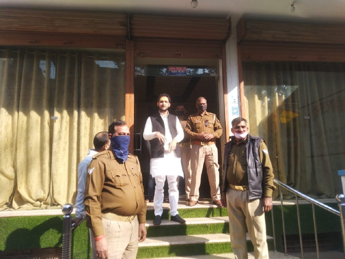 Samajwadi Party leader under house arrest in Mirzapur for demonstration