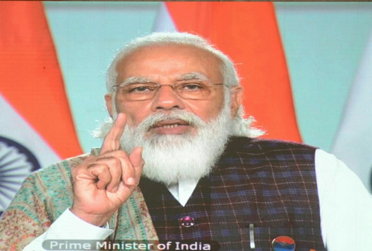 PM Narendra Modi inaugurates the Agra Metro Project Works