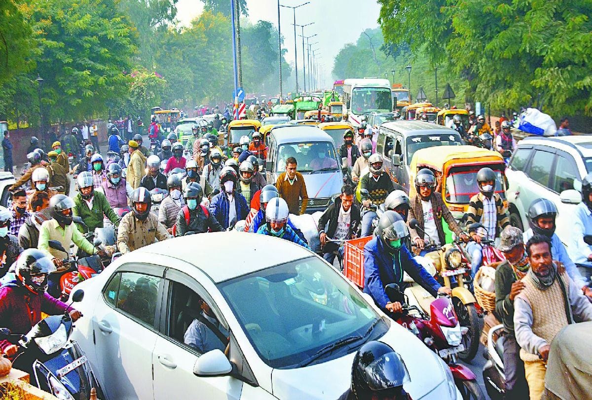 Ambulance stuck in traffic jam after CM Yogi Adityanath convoy passes in agra