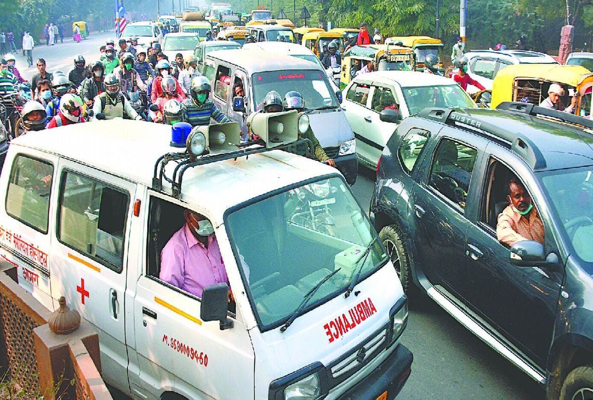 Ambulance stuck in traffic jam after CM Yogi Adityanath convoy passes in agra