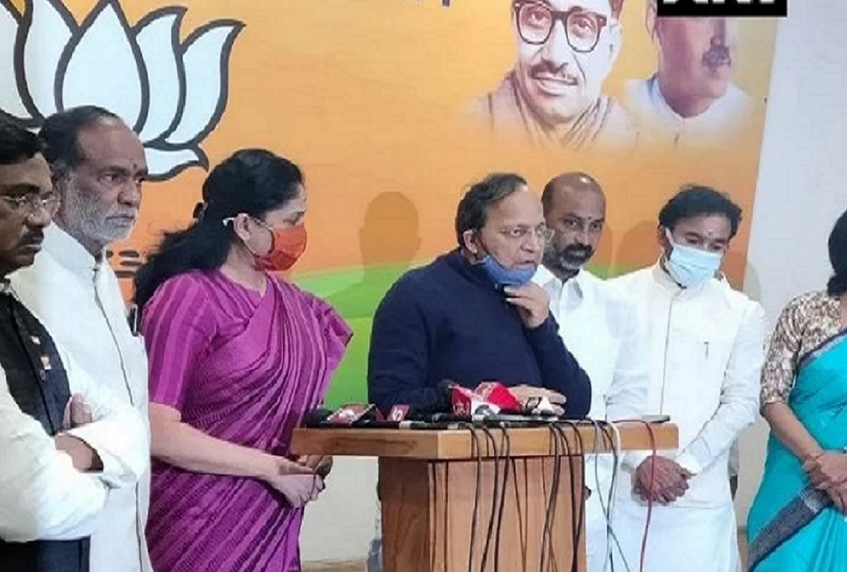 Delhi: Telugu actor-turned-politician Vijayashanti joins Bharatiya Janata Party