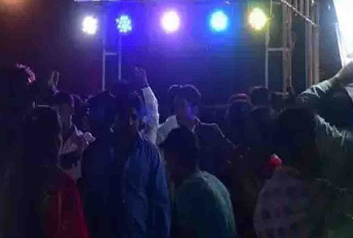 Baratis beaten for dancing on DJ