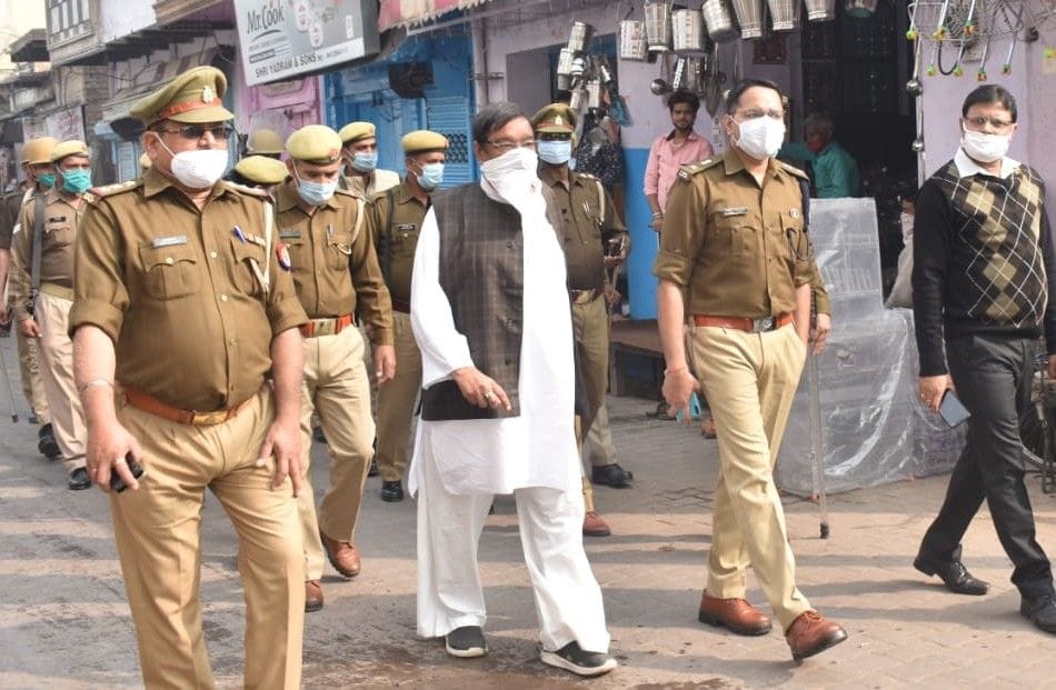 Hathras: SP visited the market to review security arrangements