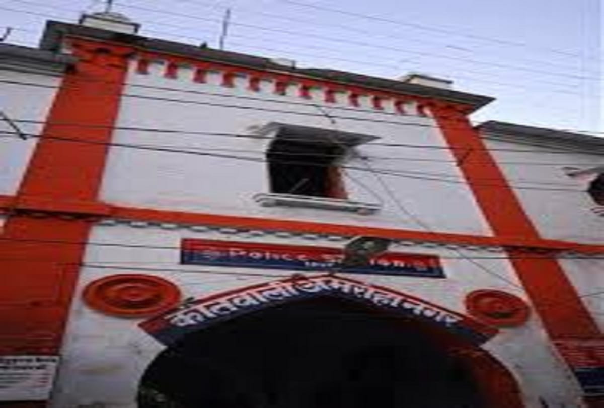 two step wives fight with each other in police station
