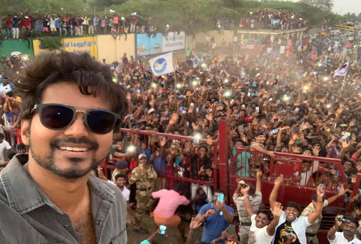 Thalapathy Vijay Selfie From Neyveli With Fans Is Most Retweeted Photo Of Twitter 2020