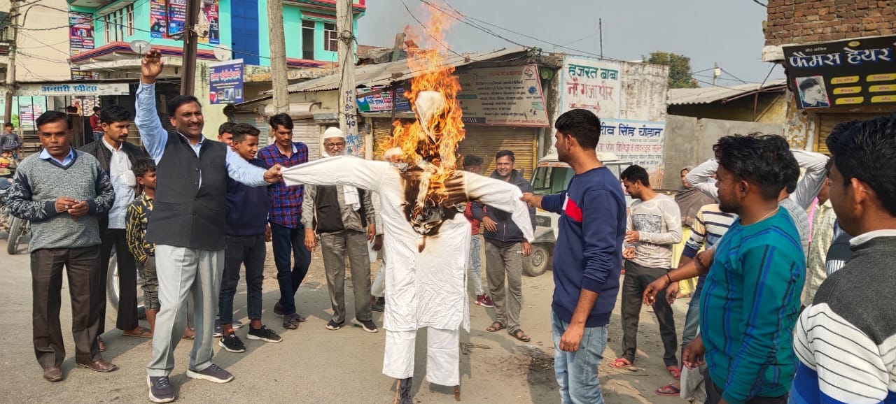 bharat bandh in uttarakhand : angry farmer burn government effigy, high jam