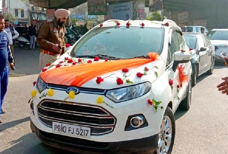 A groom supported Bharat Bandh before his wedding in Haryana