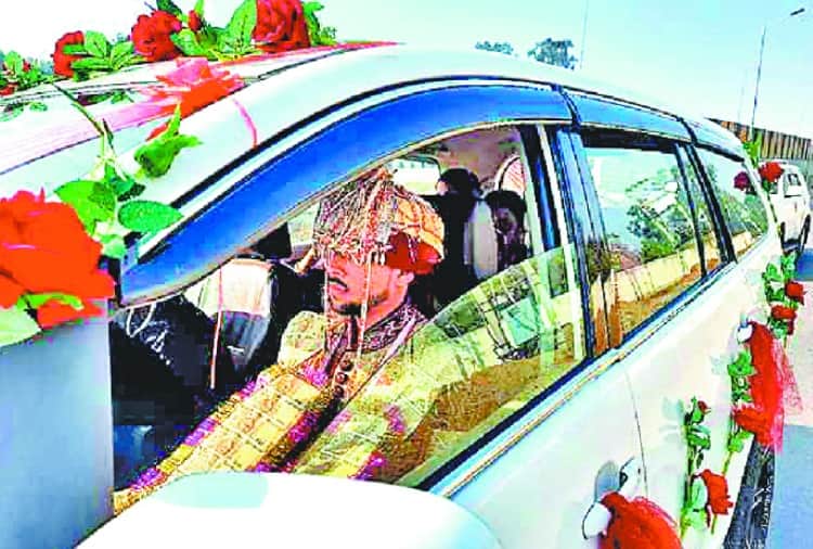 A groom supported Bharat Bandh before his wedding in Haryana