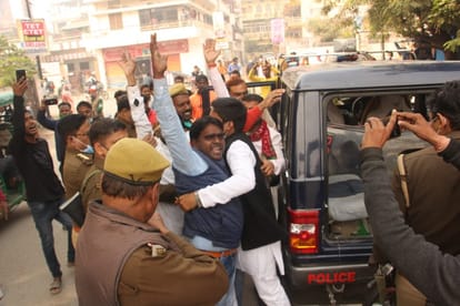 Bharat Bandh Varanasi: Samajwadi party on road for support of bharat band and farmers protest many leaders house arrest