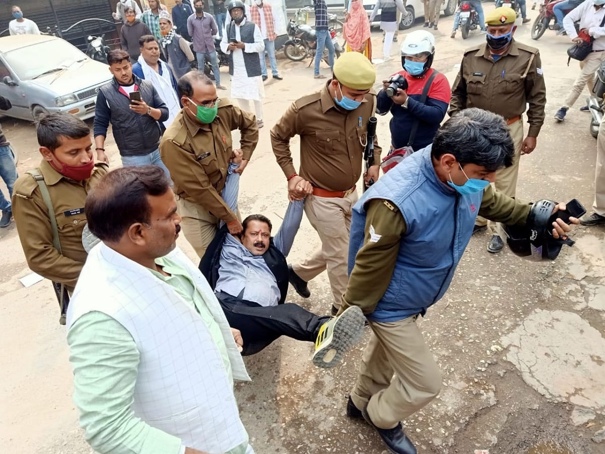 Bharat Bandh purvanchal: no effect of barat bandh in purvanchal district leader house arrest by police