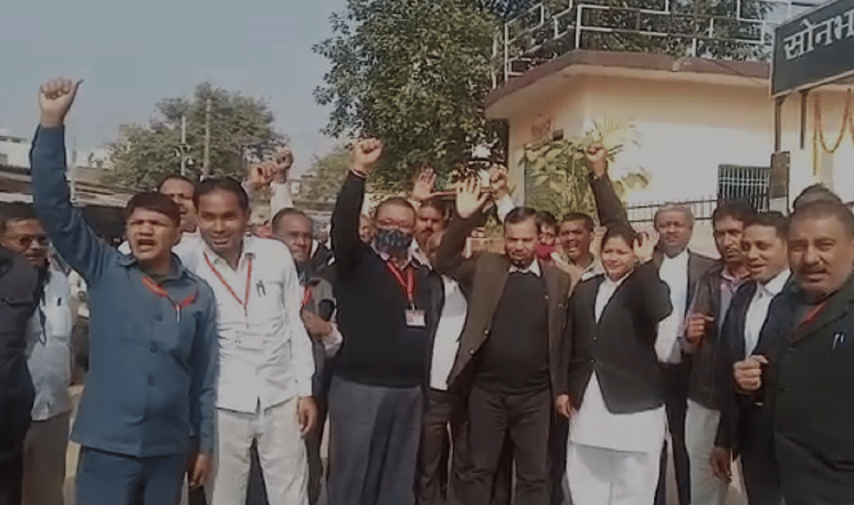 Bharat Bandh purvanchal: no effect of barat bandh in purvanchal district leader house arrest by police