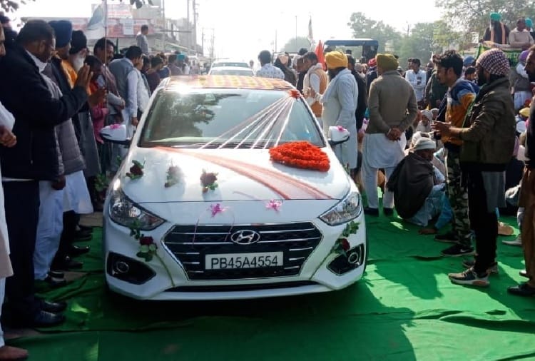 A groom supported Bharat Bandh before his wedding in Haryana