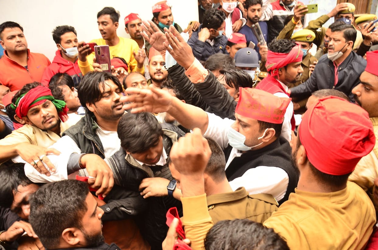 SP workers closed shops by demonstrating