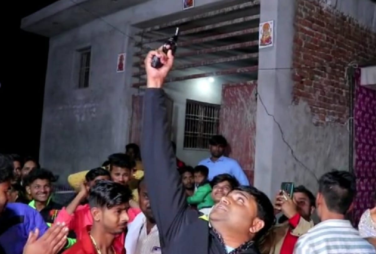 bride father arrested for harsh firing in wedding ceremony in agra