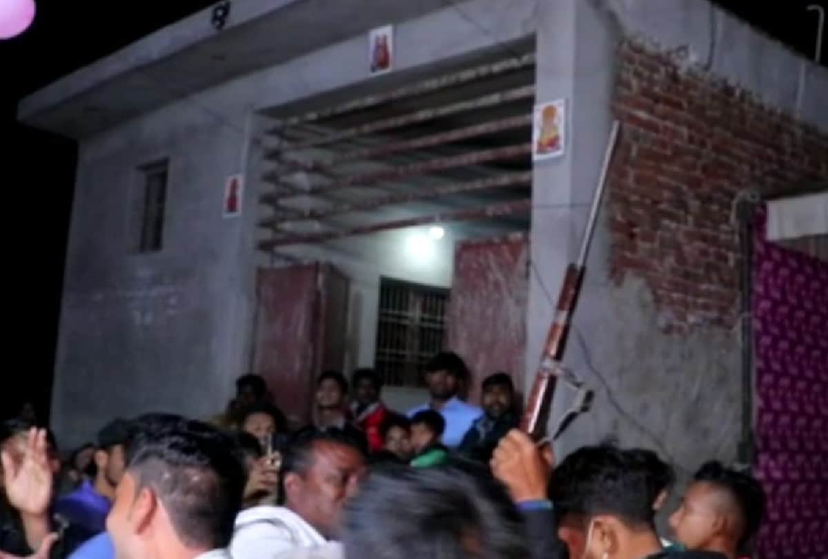 bride father arrested for harsh firing in wedding ceremony in agra