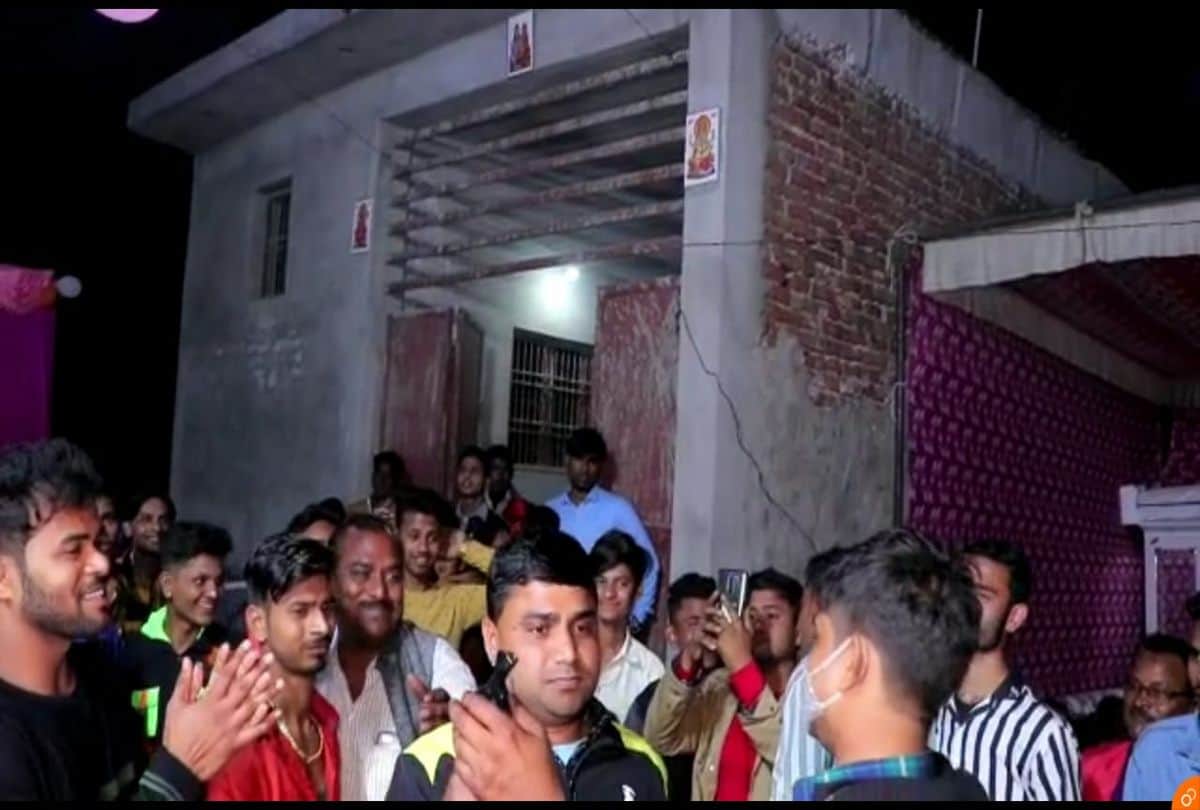 bride father arrested for harsh firing in wedding ceremony in agra