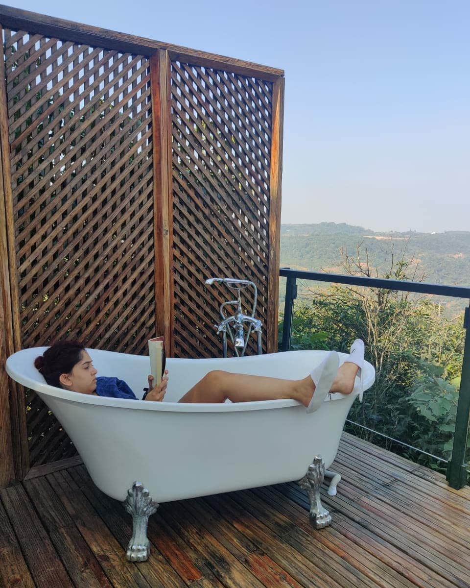 Aamir Khan daughter Ira Khan shares her bikini photo goes viral