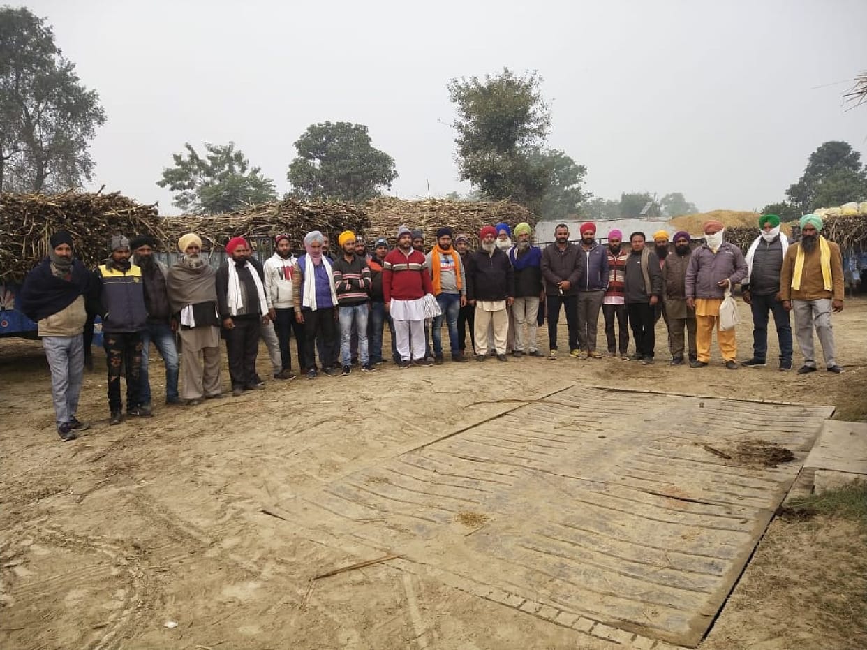 Farmers demonstrated by turning off sugarcane weights