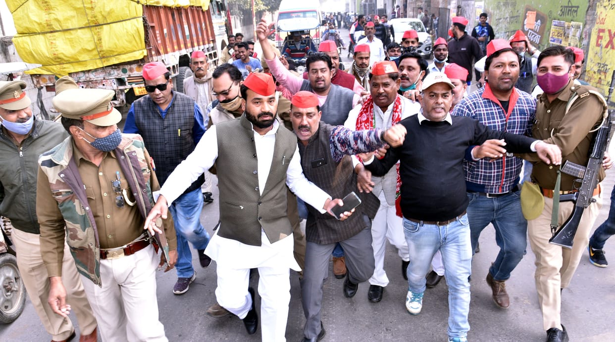 protest of samajwadi party in sambhal