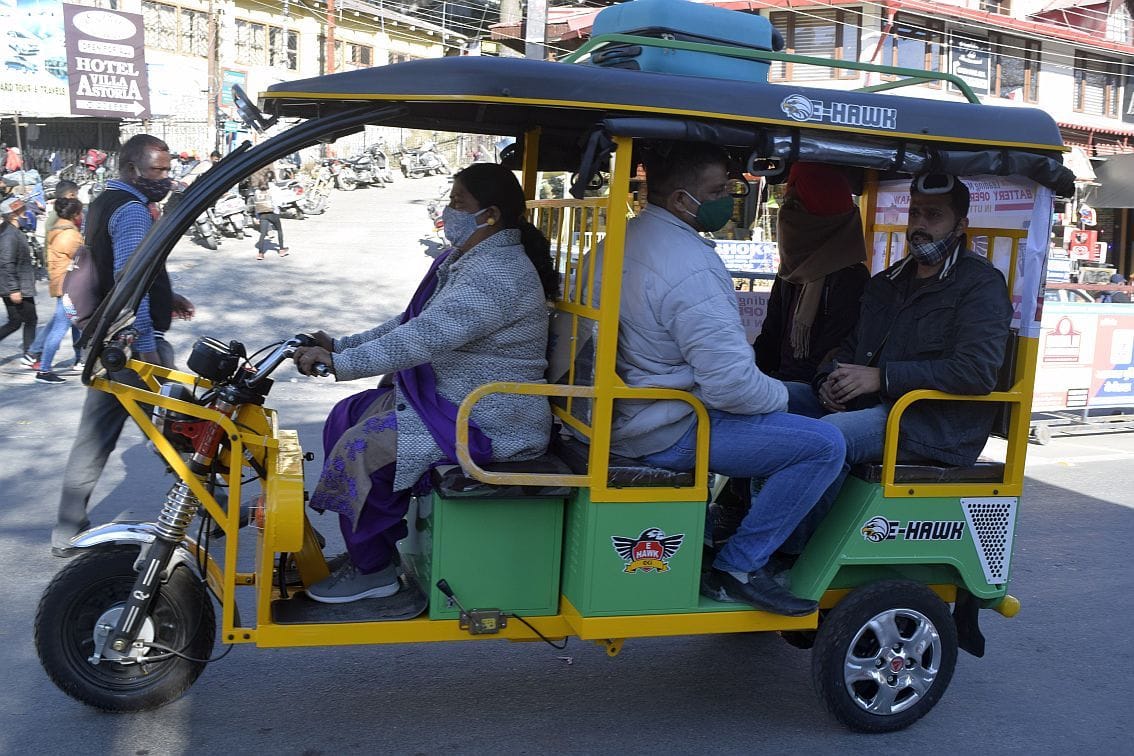 E-rickshaw rushes on Mall Road with riders, Municipality conducted e-rickshaw trial in Nainital
