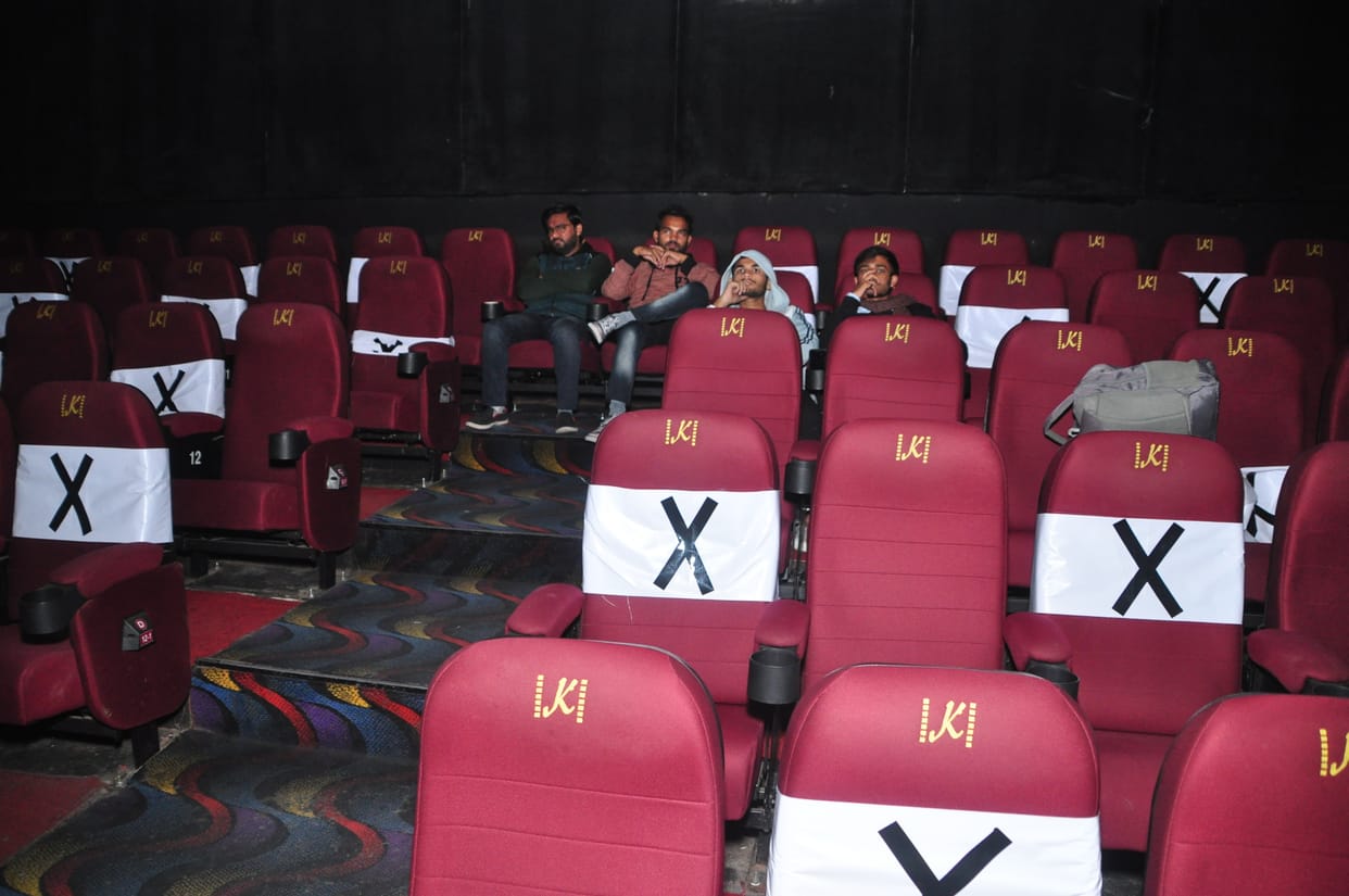 Corona khouff visitor not reach in theater