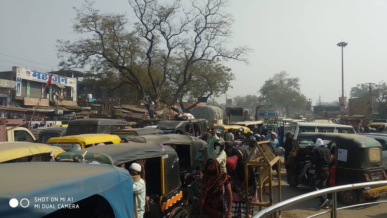 Five km long jam from Rajghat to Padwa-Dandi